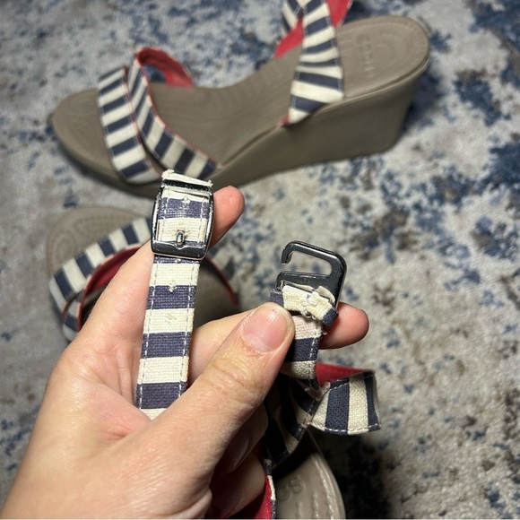 Crocs Nautical Leigh Graphic Blue & White Striped Wedge Sandals Size 9 - Picture 7 of 9
